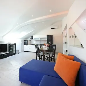  Apartment Three Wells